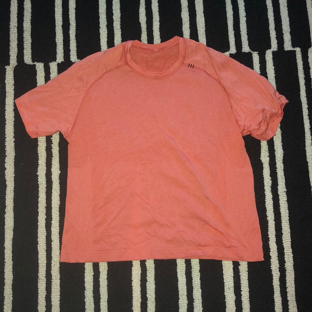 Lululemon men’s orange metal vent tech shirt